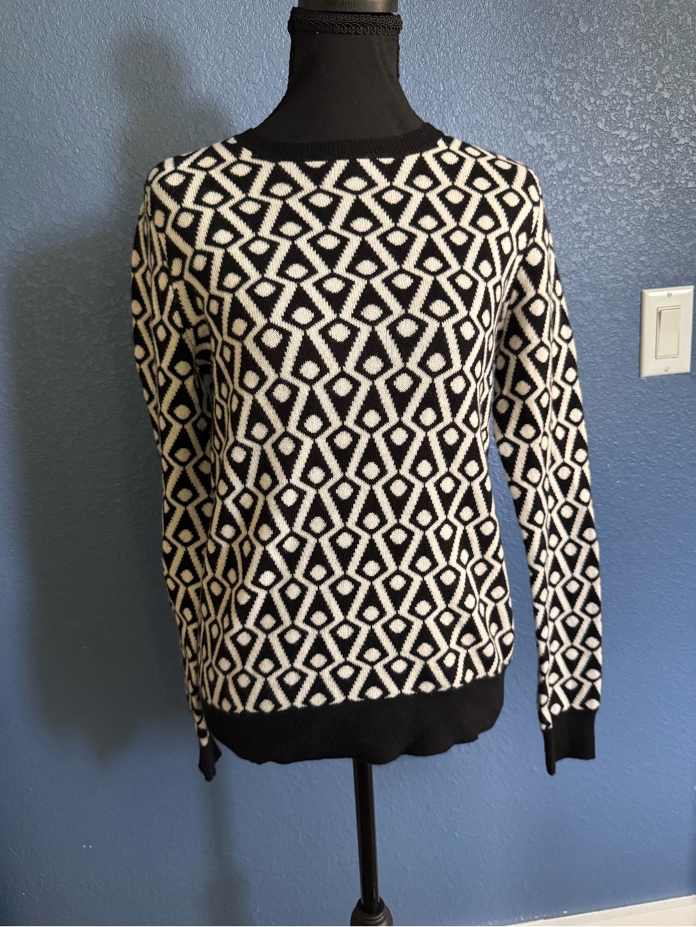 100% Cashmere Black & White Geometric Pattern Women's Sweater Miss Wu